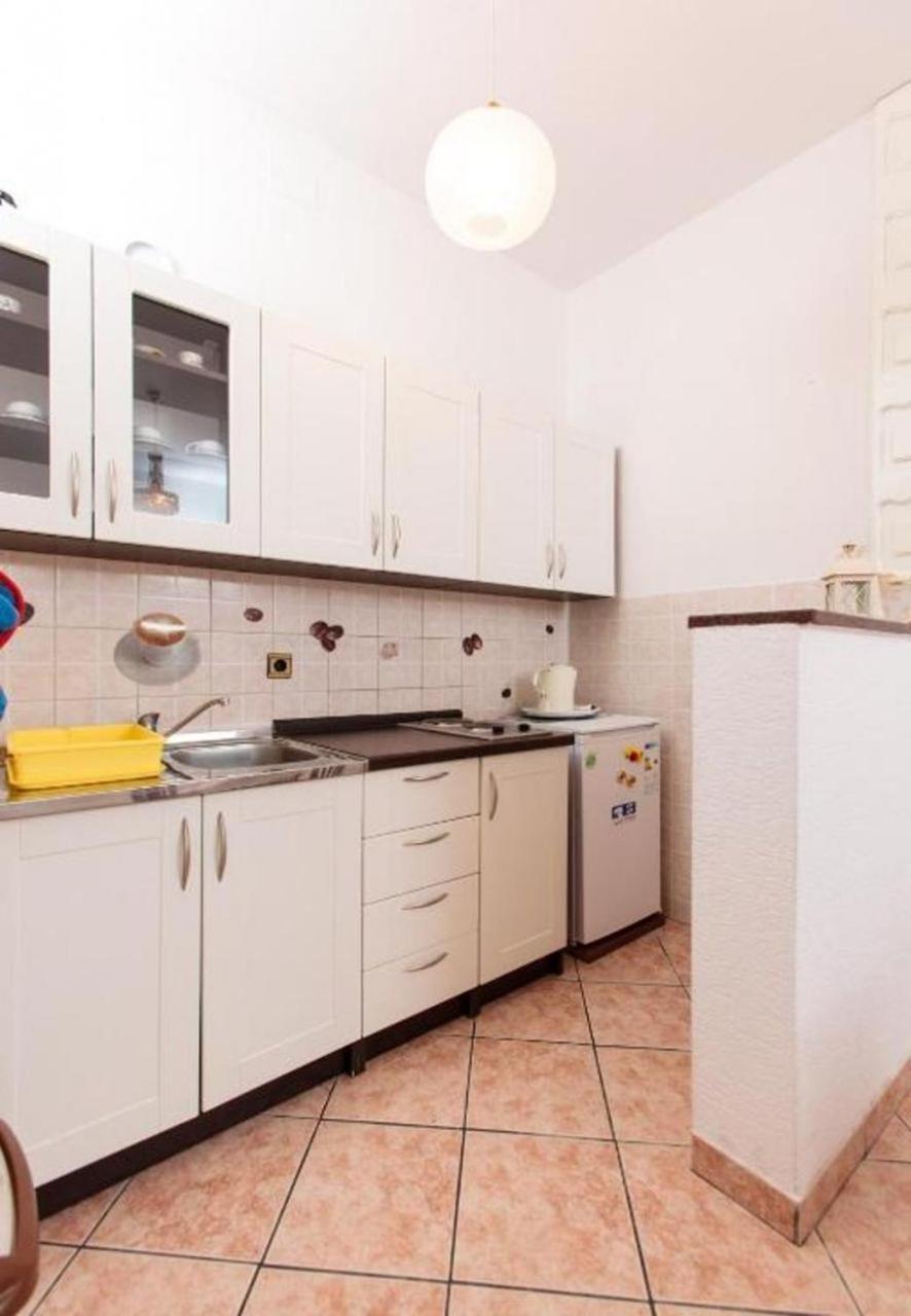 פודסטראנה Apartment Knez 1 - 50 M From Beach מראה חיצוני תמונה