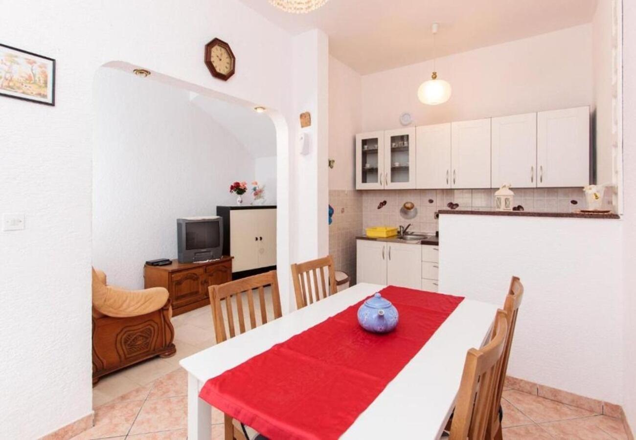 פודסטראנה Apartment Knez 1 - 50 M From Beach מראה חיצוני תמונה