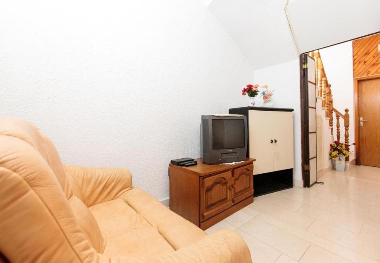 פודסטראנה Apartment Knez 1 - 50 M From Beach מראה חיצוני תמונה