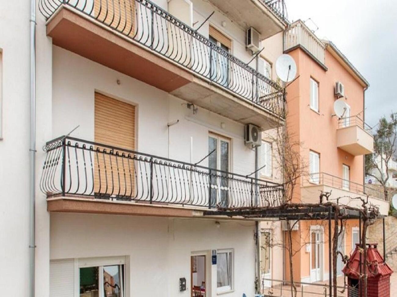 פודסטראנה Apartment Knez 1 - 50 M From Beach מראה חיצוני תמונה